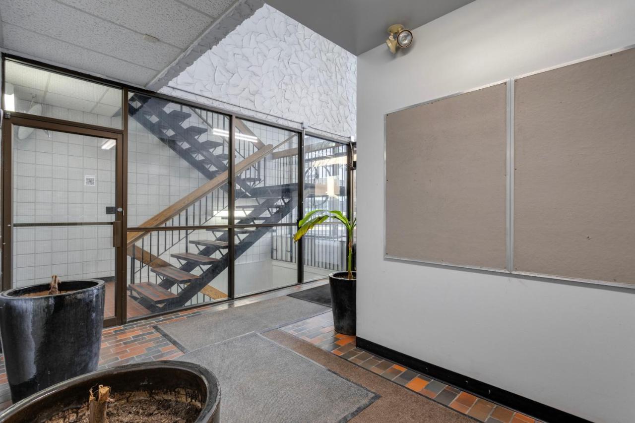Calgary Connect Vandrarhem Exteriör bild